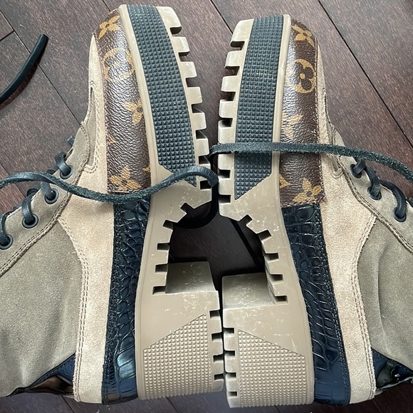 LOUIS VUITTON BOOT - Picture 10 of 10